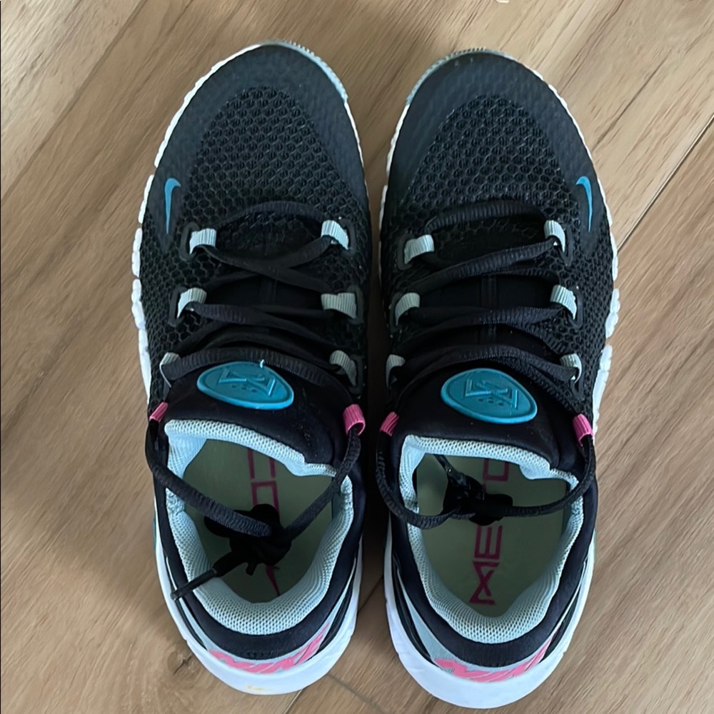 NWOT Nike Free Women’s Metcon - SIZE 7